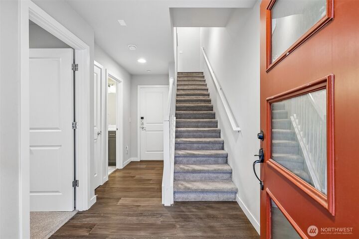Property Photo:  615  238th Street SE D  WA 98021 