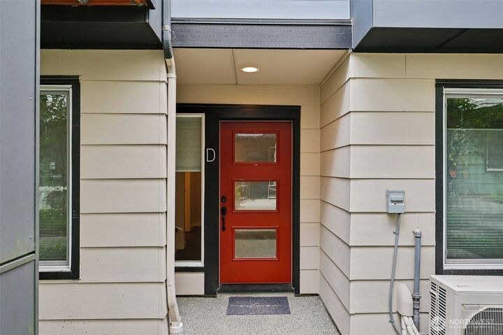 Property Photo:  615  238th Street SE D  WA 98021 