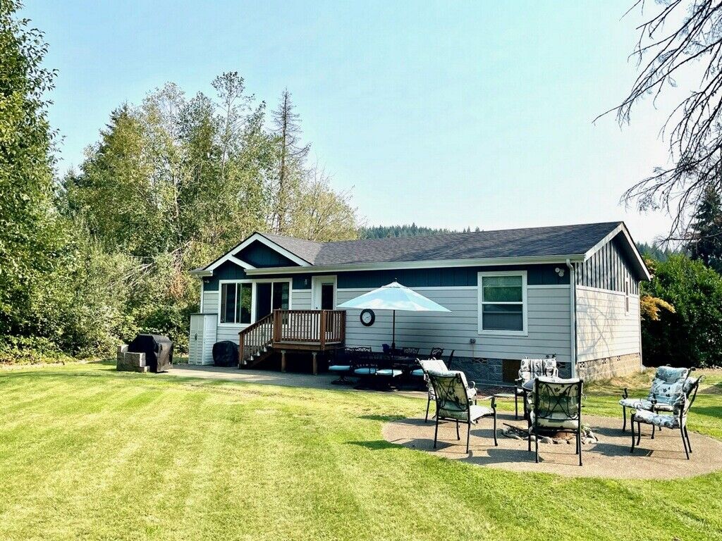 Property Photo:  21 NE Shore Place  WA 98588 