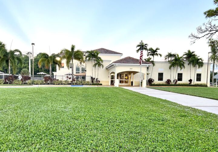 Property Photo:  5 Hastings A  FL 33417 