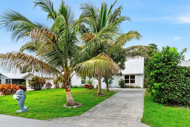 Property Photo: 5119 Oak Hill Road FL 33484