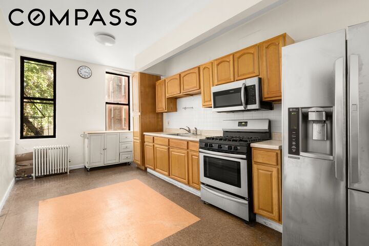 Property Photo: 1098 Jefferson Avenue NY 11221