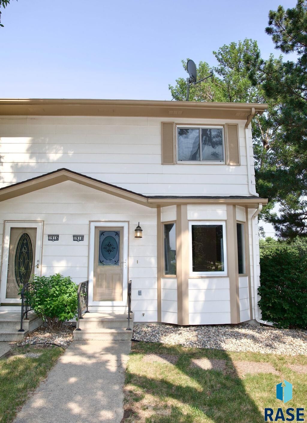 Property Photo:  1918 S Cliff Ave  SD 57105 
