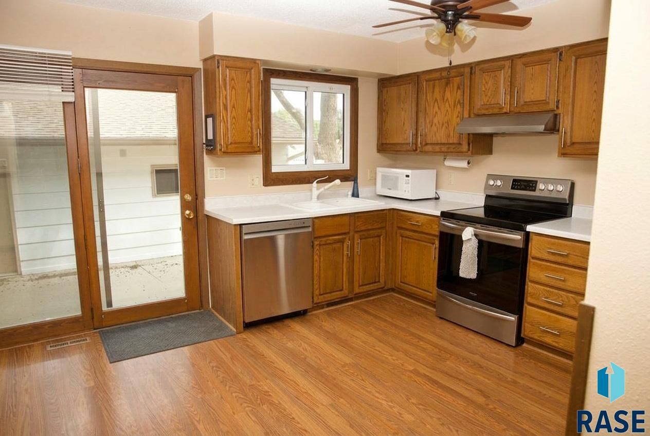 Property Photo: 1918 S Cliff Ave SD 57105