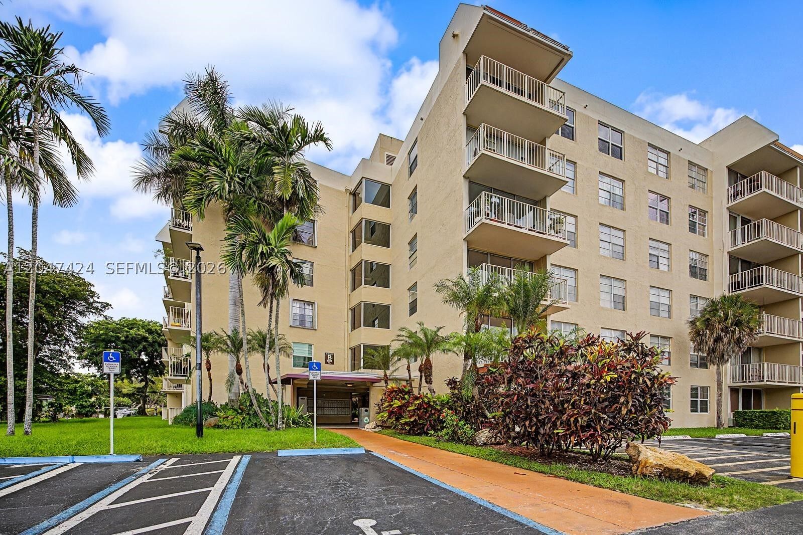 Property Photo: 13120 SW 92nd Ave B-207 FL 33176