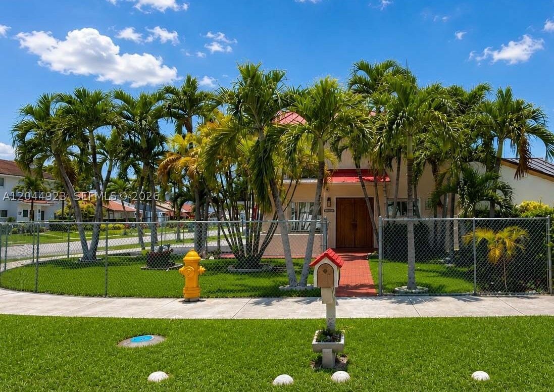 Property Photo: 1050 SW 123rd Ave 2-15ci FL 33184
