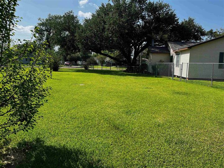Property Photo: 3505 Crescent Street LA 70607