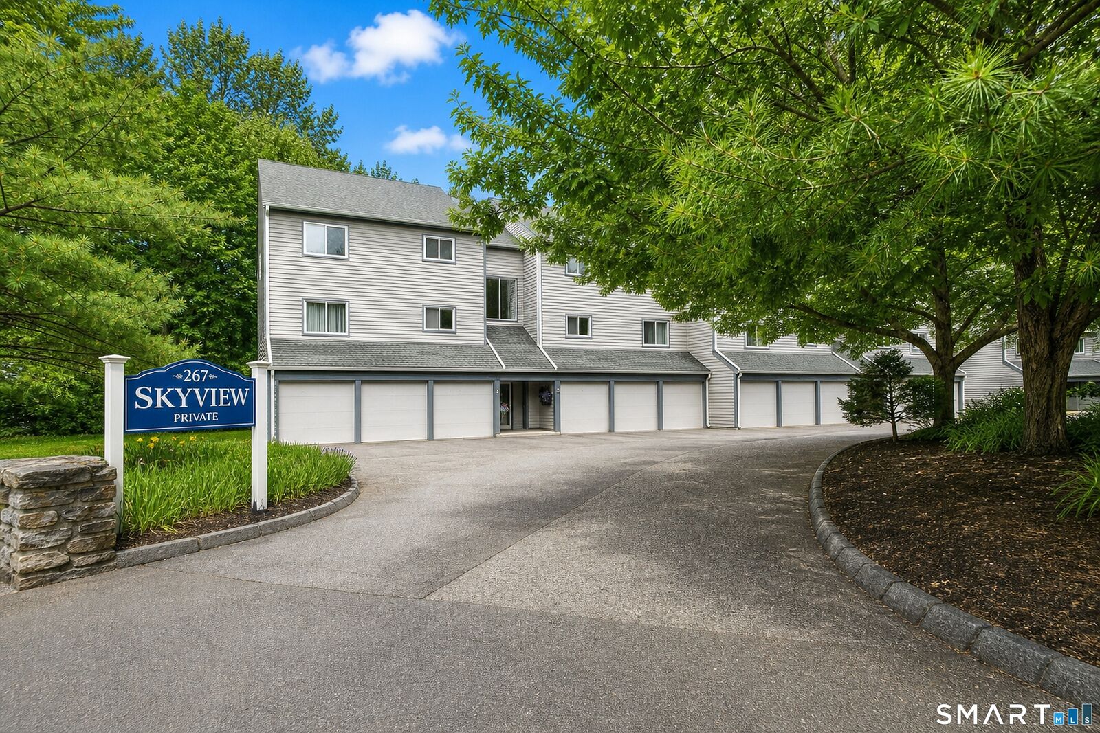 Property Photo: 267 West Cedar Street 2D CT 06854
