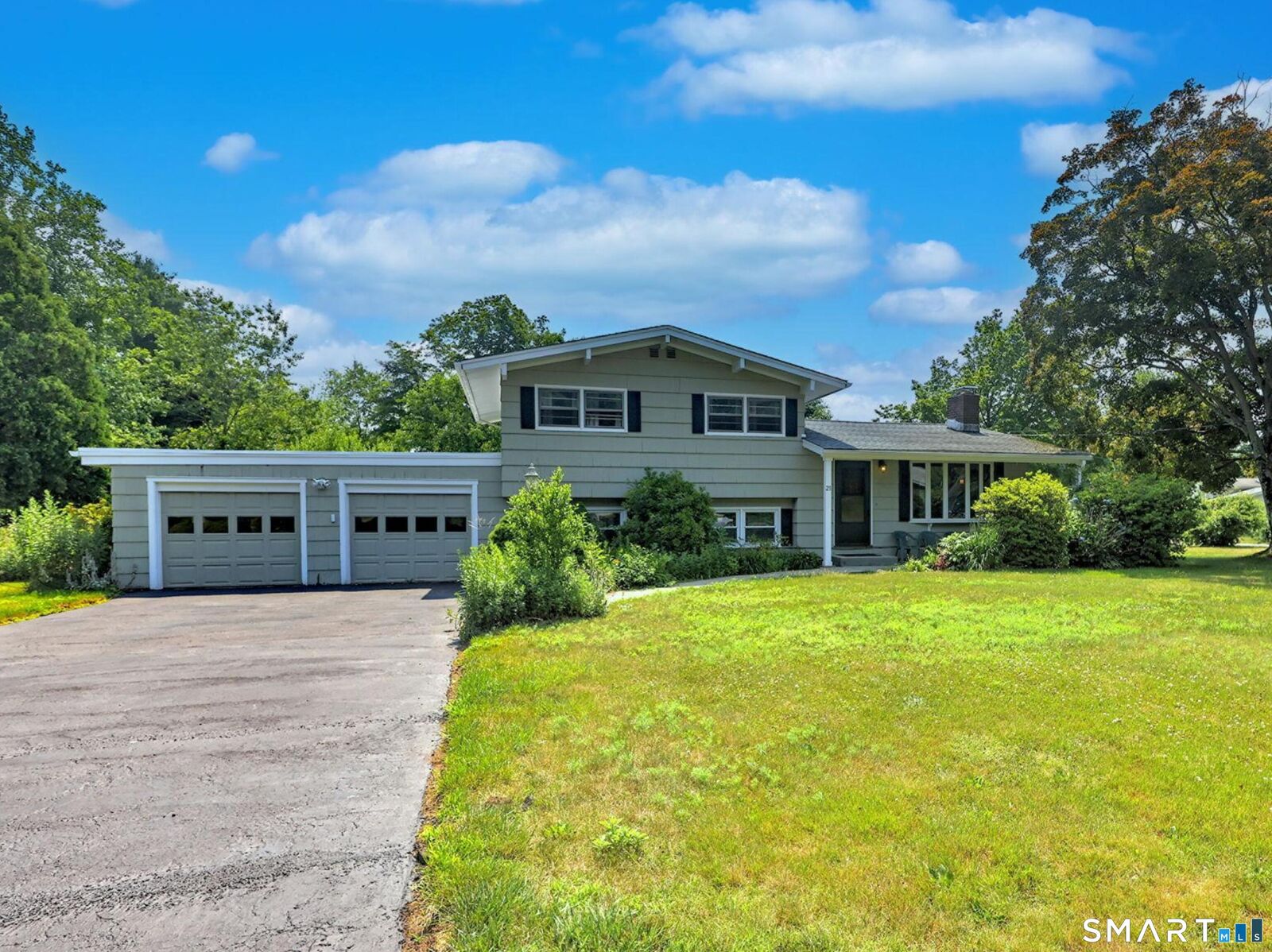 Property Photo:  21 McDermott Circle  CT 06518 