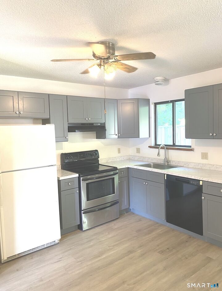 Property Photo:  9 Jewett Street 9  CT 06401 