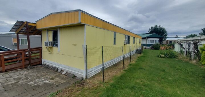 Property Photo:  1060 S Main St 19  WA 99114 