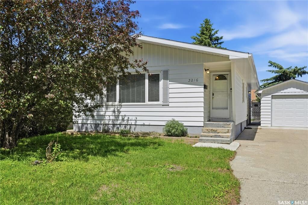 Property Photo: 3216 28th Avenue SK S4S 2M9