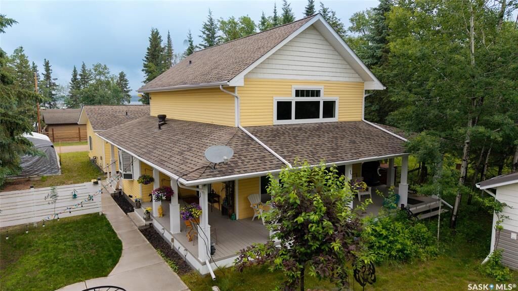 Property Photo: 301 Christel Crescent SK S0M 1A0