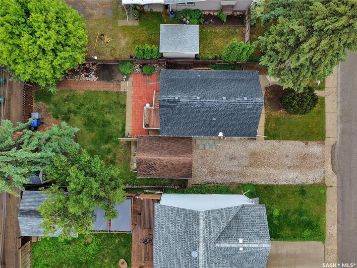 Property Photo:  2524 Kelvin Avenue  SK S7J 0T7 