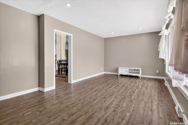 Property Photo:  1837 Grant Drive  SK S4S 4V5 
