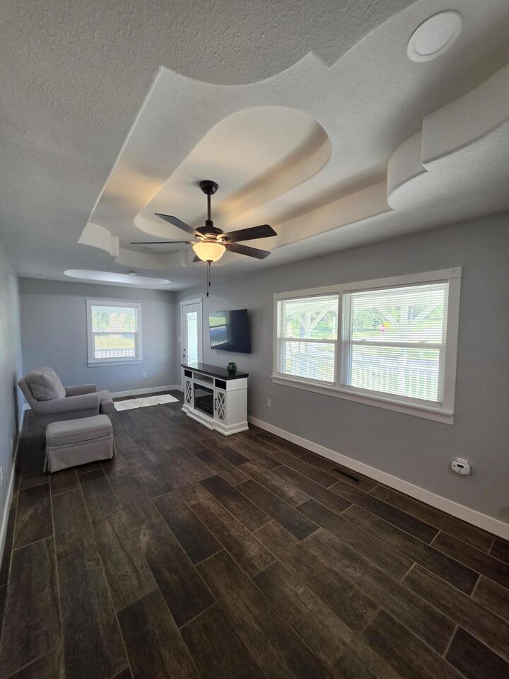 Property Photo: 911 Linn Street IA 50022