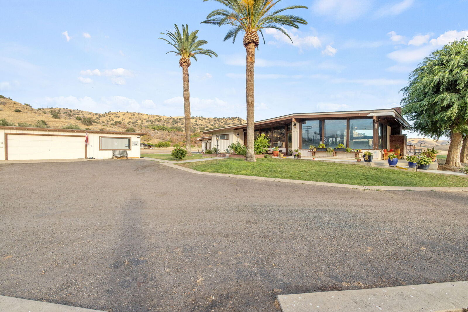 Property Photo: 31204 Sierra Drive 4 CA 93221