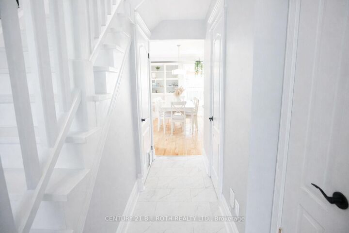 Property Photo:  9 Laidlaw Drive N  ON L4N 7S1 