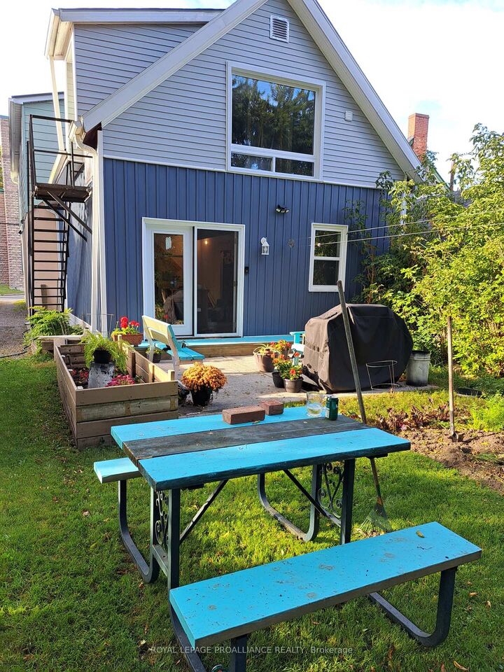Property Photo:  125 James Street W  ON K6V 4A3 