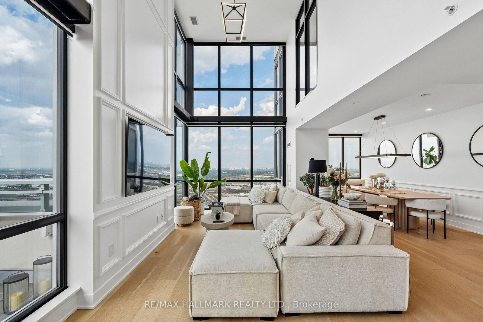 Property Photo: 2908 Highway 7 N/A Ph3806 ON L4K 0K5