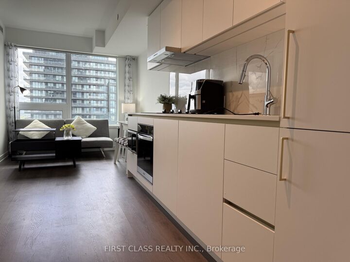 Property Photo: 8 Wellesley Street W 4101 ON M4Y 1E7