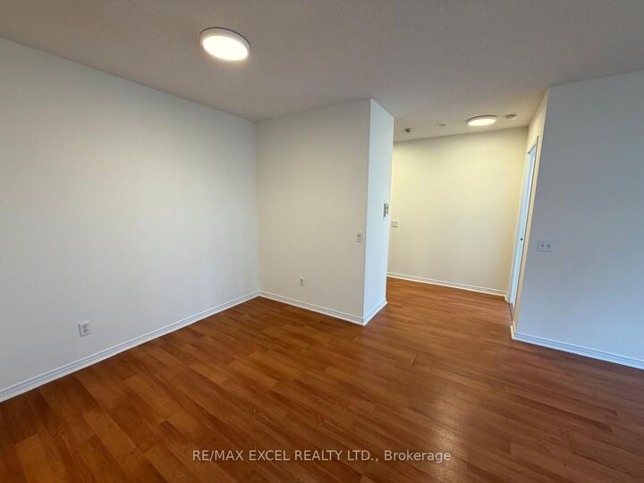 Property Photo:  91 Townsgate Drive 507  ON L4J 8E8 