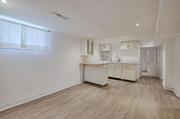 Property Photo: 1026 Haig Boulevard Bsmt ON L5E 2M5