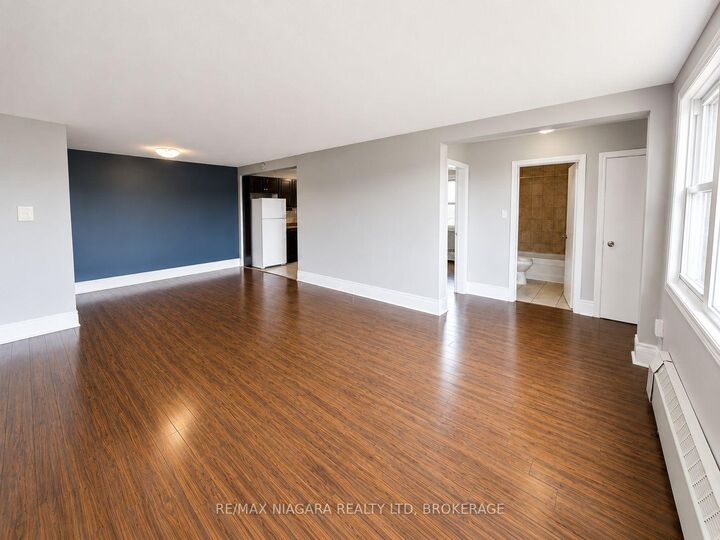 Property Photo:  139 Westchester Crescent 15  ON L2P 2N8 