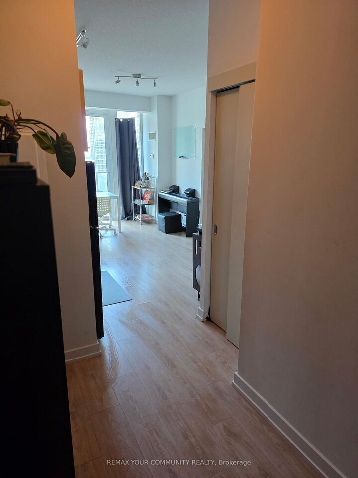 Property Photo:  126 Simcoe Street 1809  ON M5H 4E6 