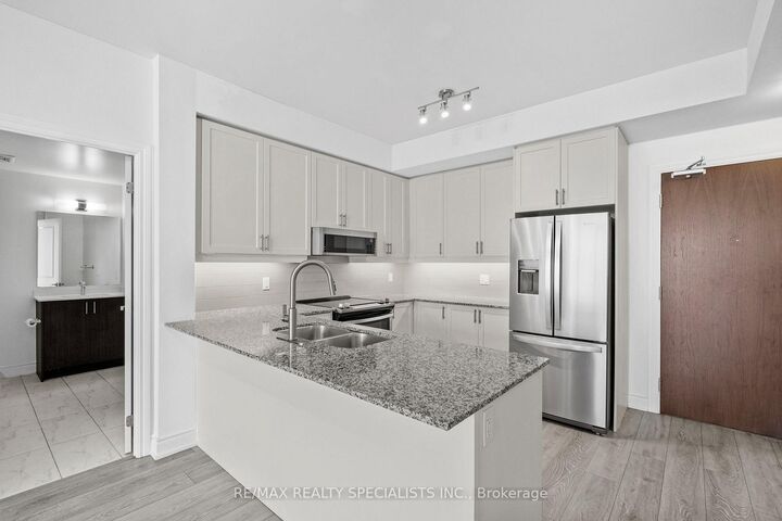 Property Photo: 1050 Main Street 718 ON L9T 9M3
