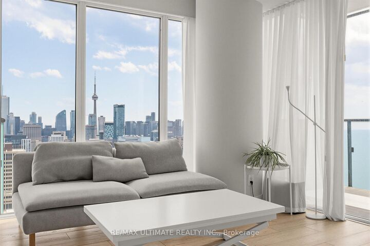 Property Photo:  1080 Bay Street 4204  ON M5S 0A5 