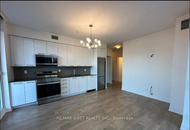 Property Photo:  9471 Yonge Street 630  ON L4C 1V4 