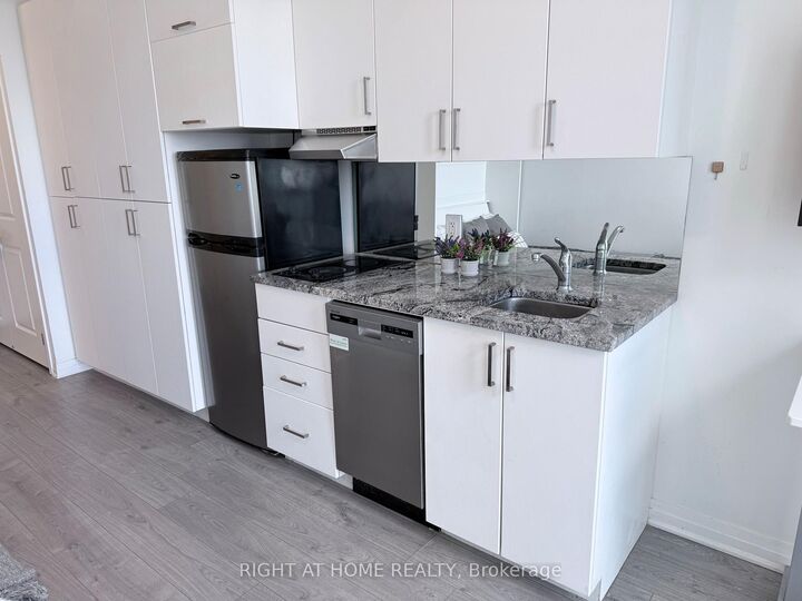 Property Photo: 1900 Simcoe Street N 441 ON L1G 0C1