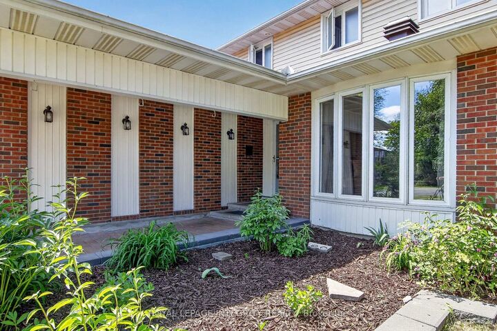 Property Photo: 1646 Grey Nuns Drive ON K1C 1T7