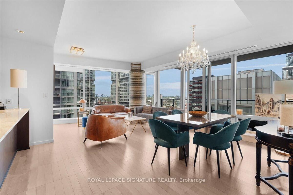 Property Photo:  180 University Avenue 2105  ON M5H 0A2 