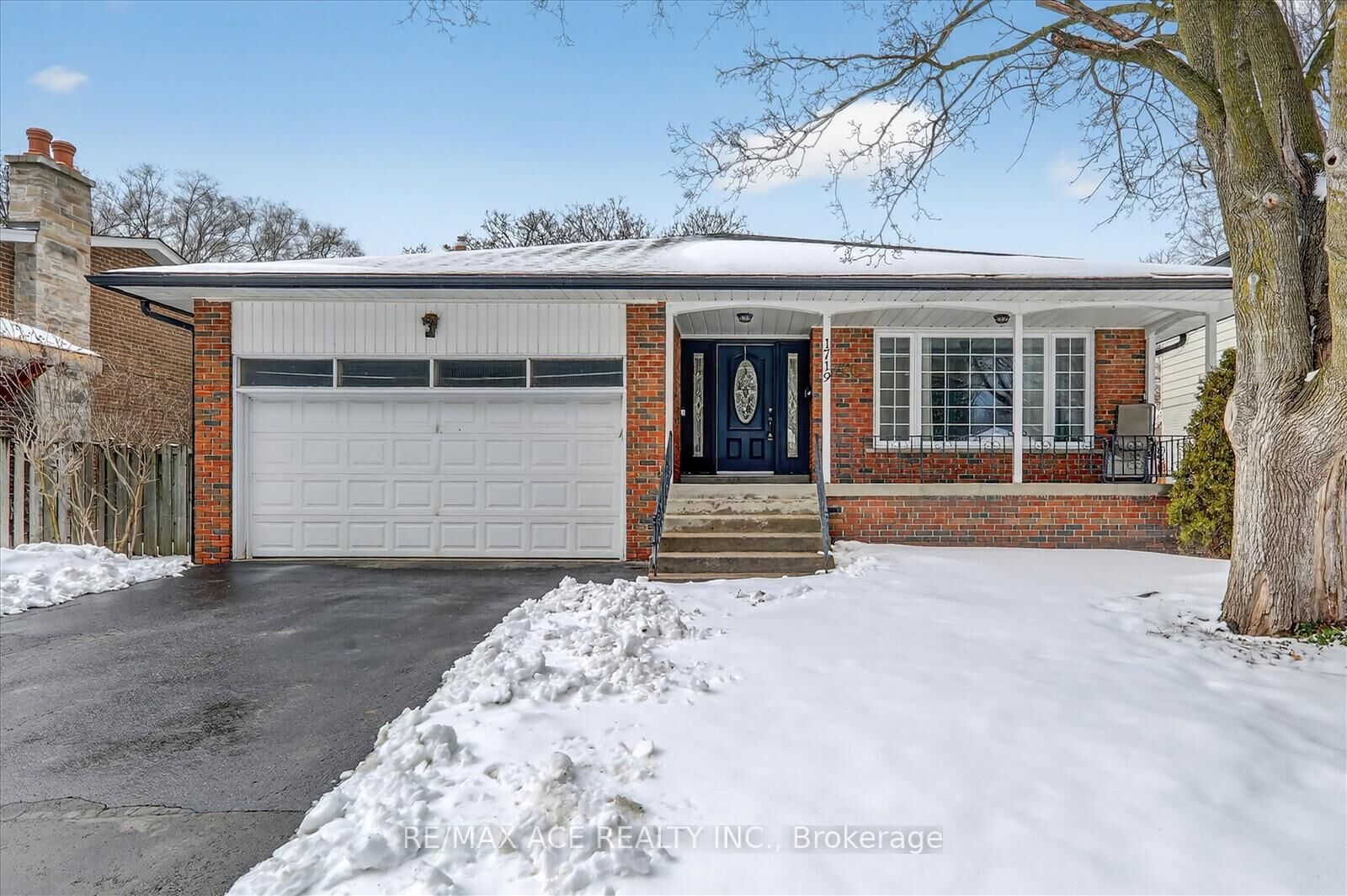 Property Photo: 1719 Valentine Gardens ON L5J 1H4