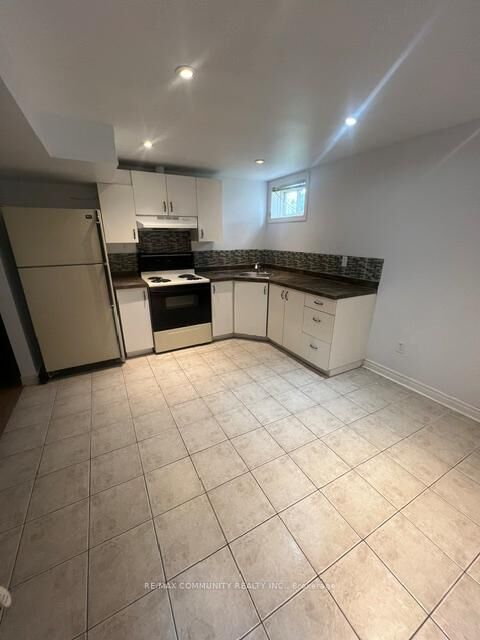 Property Photo: 166 St Lawrence Drive Bsmt ON L3C 7H3