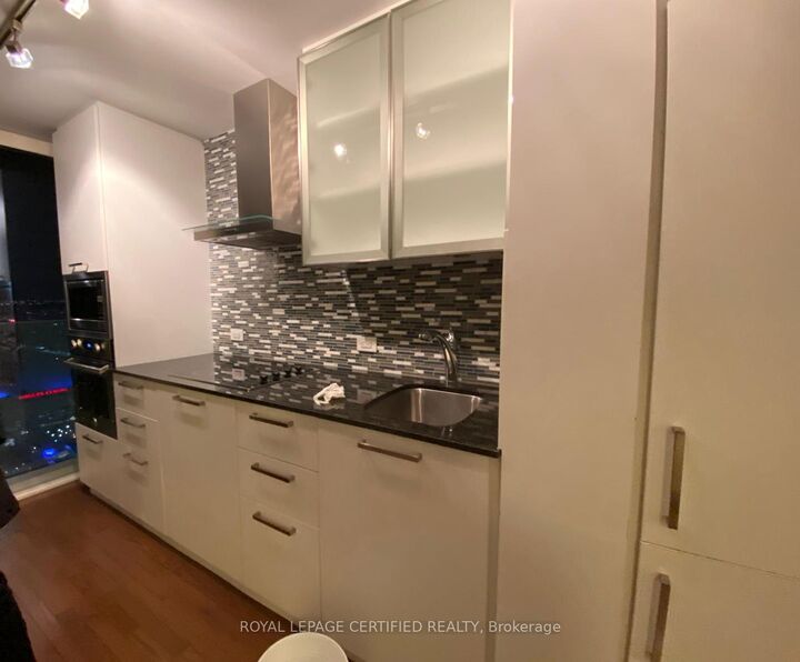 Property Photo: 14 York Street 4407 ON M5J 0B1