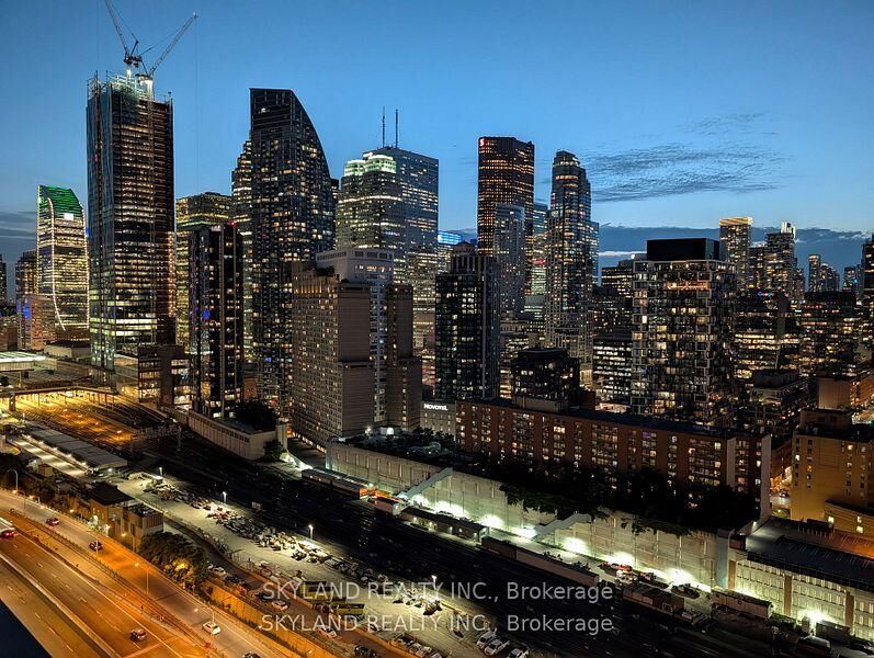 Property Photo:  55 Cooper Street 2705  ON M5E 0G1 
