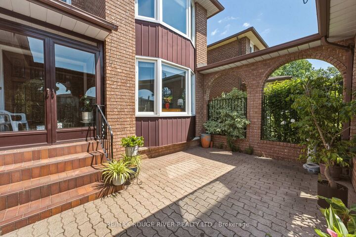 Property Photo: 51 Sugarbush Square ON M1C 3M6