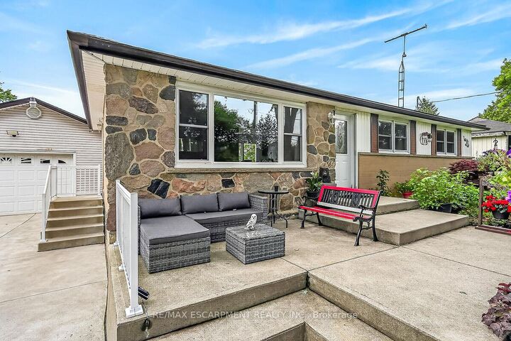 7344 Dickenson Road E — photo 1