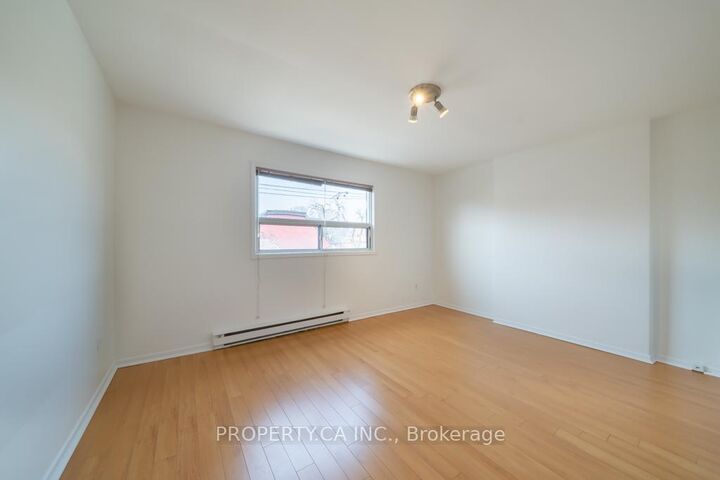 Property Photo: 281 Augusta Avenue 2-3 ON M5T 2L7