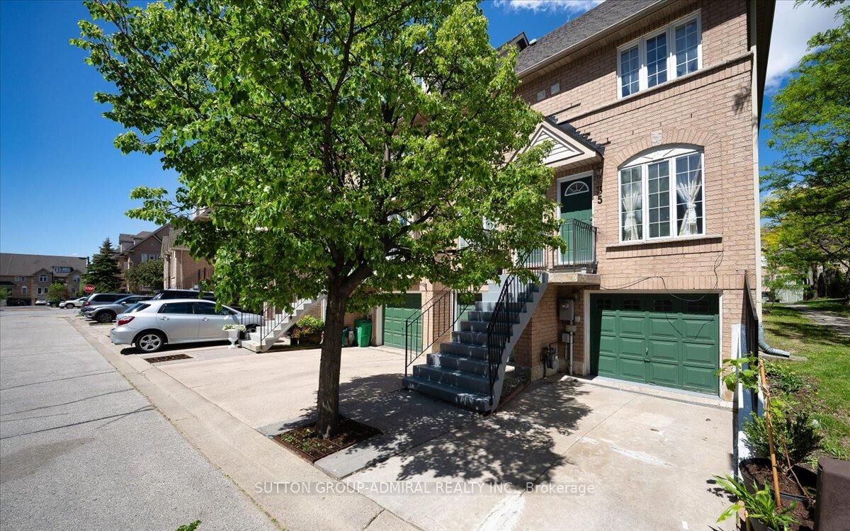 Property Photo: 75 Strathaven Drive 35 ON L5R 3W1