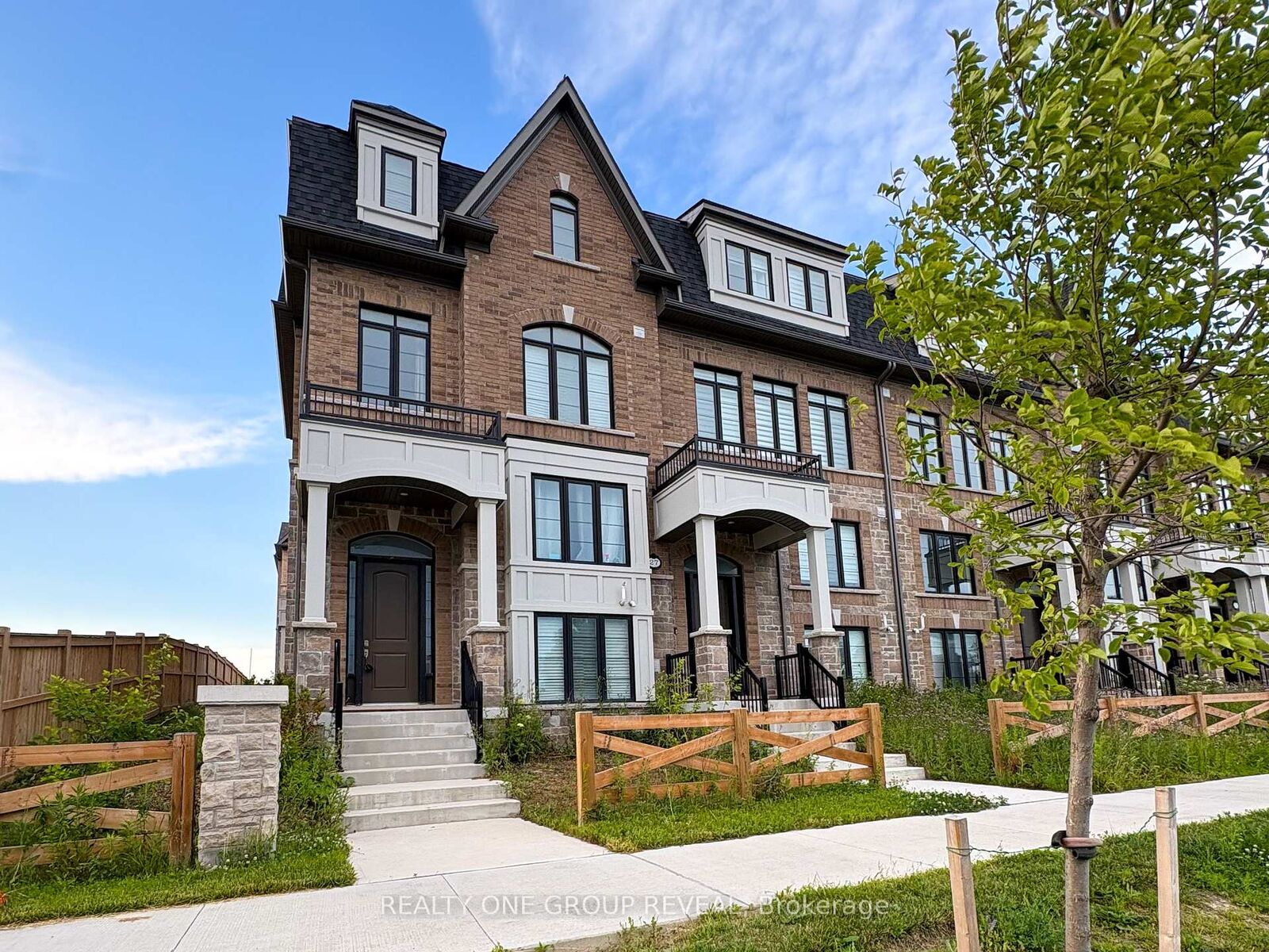 Property Photo:  29 Icemaker Way  ON L1P 0L5 