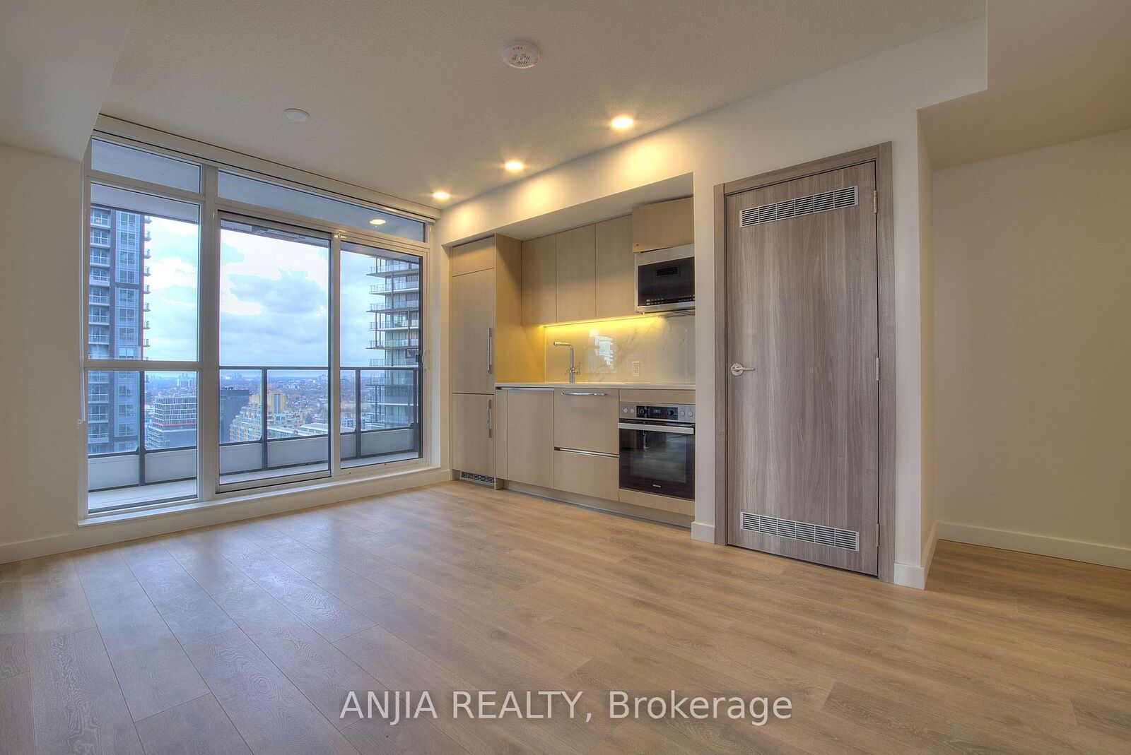 Property Photo: 38 Widmer Street 2807 ON M5V 0P7