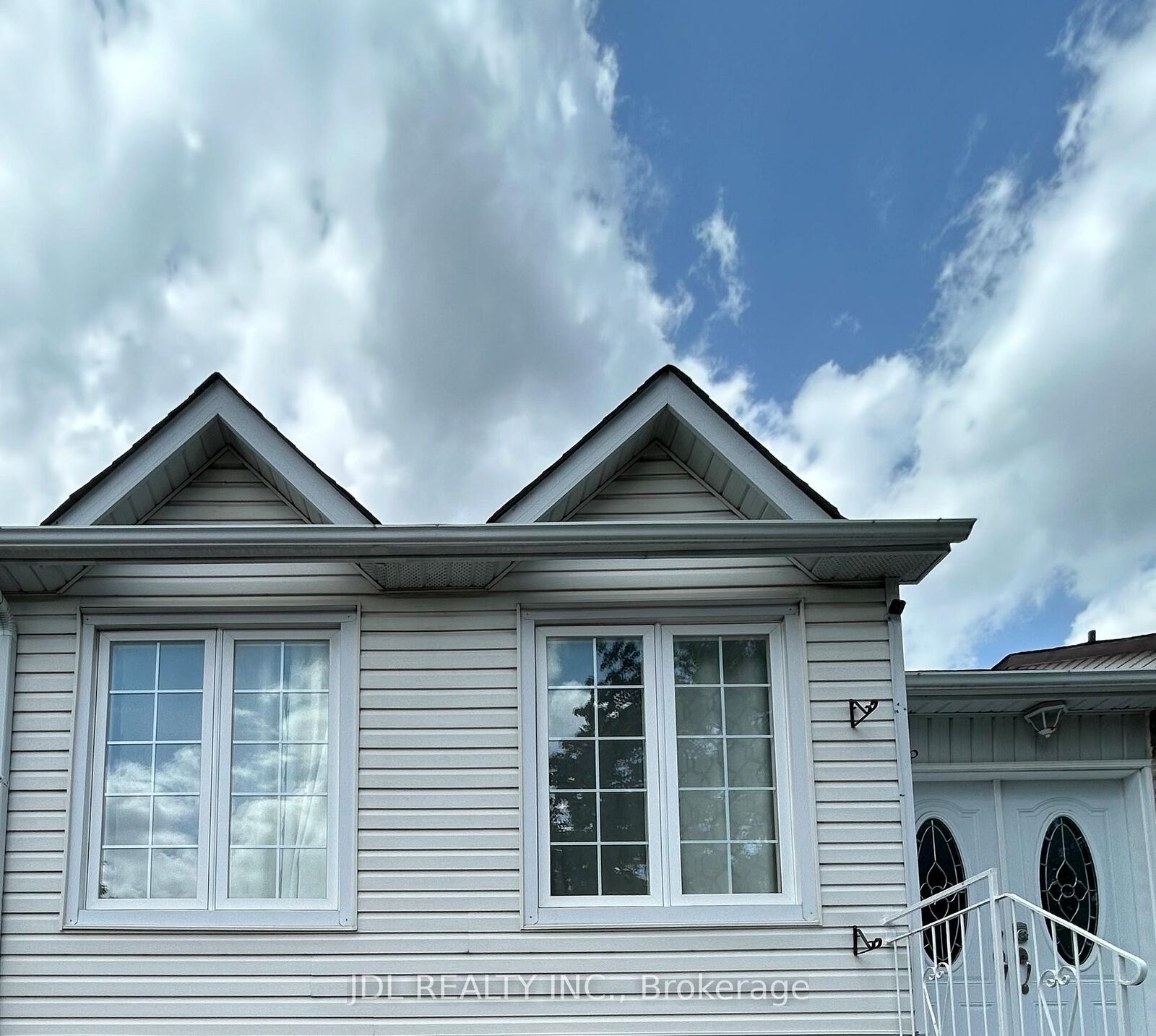 Property Photo: 44 Glencoyne Cres Crescent Bsmt ON M1W 2Z2