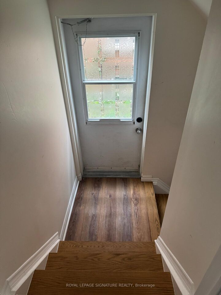 Property Photo:  3974 Foxwood Avenue Bsmt  ON L5N 7V4 