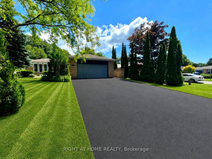 Property Photo: 941 Victoria Street ON L4R 1B7