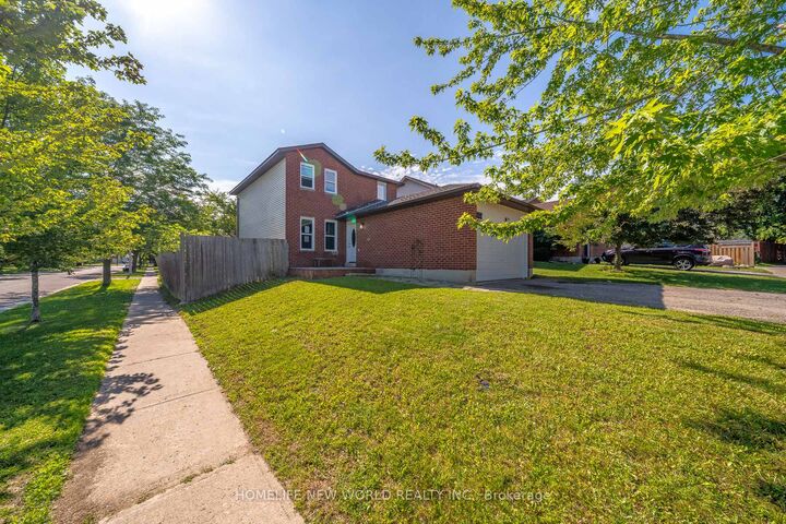 Property Photo:  341 Hickling Trail  ON L4M 5Z6 