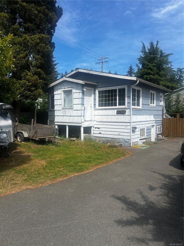 3796 Departure Bay Rd — photo 1